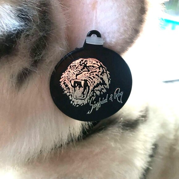 Siegfried & Roy Nevada White Tiger Plush Toy 18" Adorable Furry Friend - Picture 4 of 14